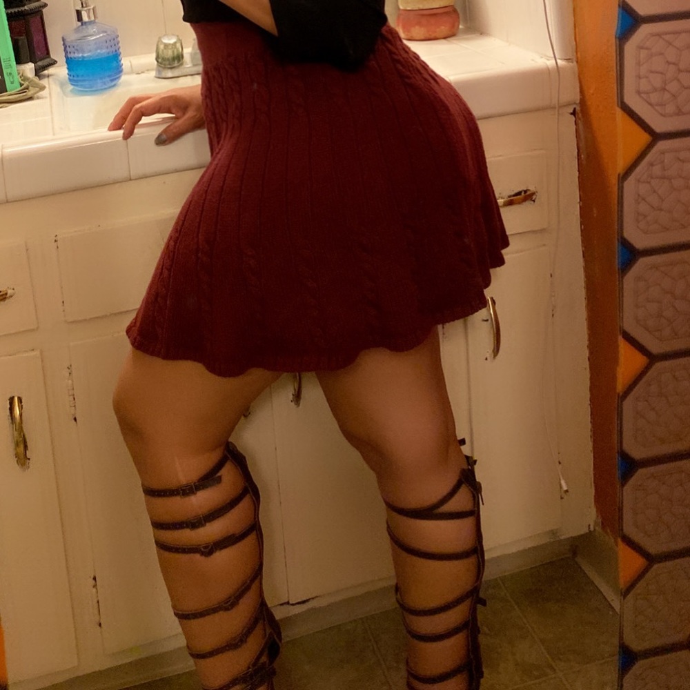 Hollister high waisted knit mini skater deep red maroon burgundy skirt size M - Picture 2 of 9